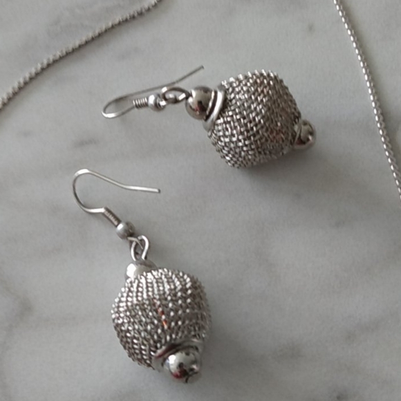 Jewelry - Picture 3 of 4